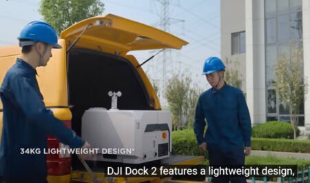 DJI Dock 2 beim Auslanden aus Fahrzeug