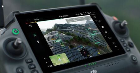 DJI FlyCart Controller im Einsatz bei Solarpannel Installlation am Berg