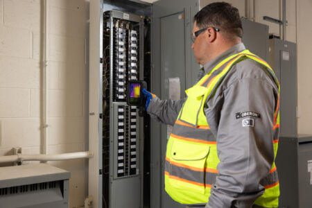 Inspektion der Elektro-Anlage mit FLIR iXX Wärmebildkamera